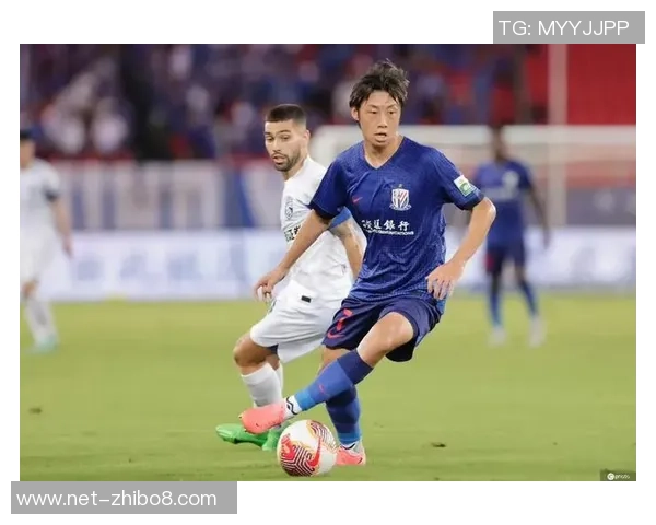 大连人迎战上海申花争夺中超积分榜关键战役的胜利荣耀